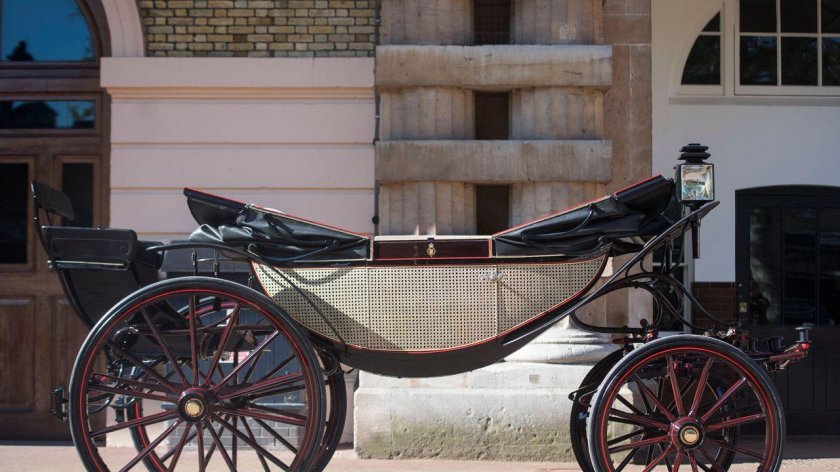 Открытая карета