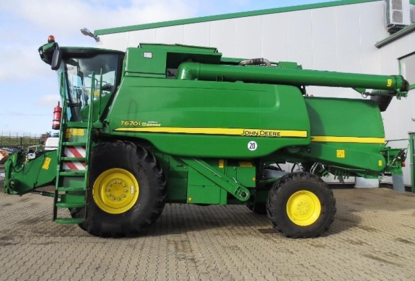 John Deere t670