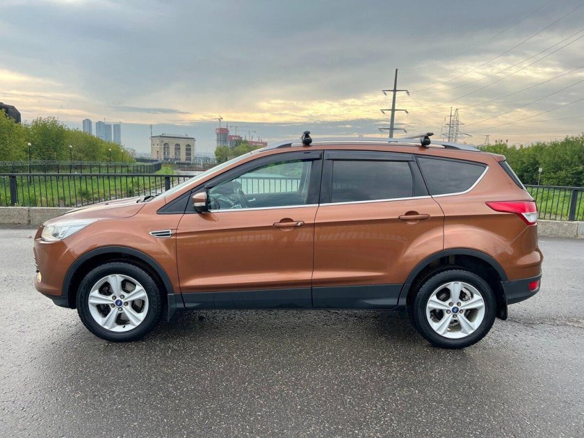 Форд Куга коричневый