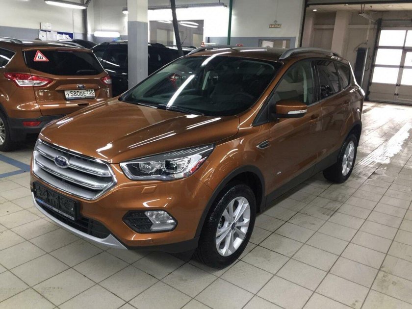 Форд Куга коричневый