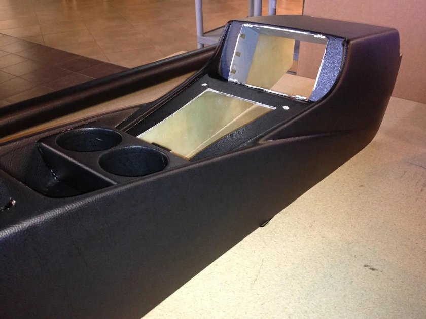 Консоль автомобиля