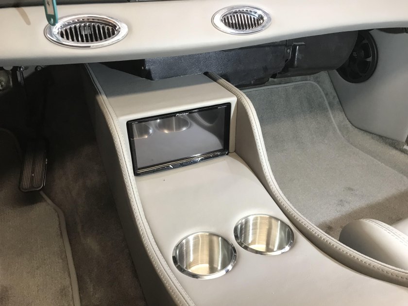 Консоли автомобильные