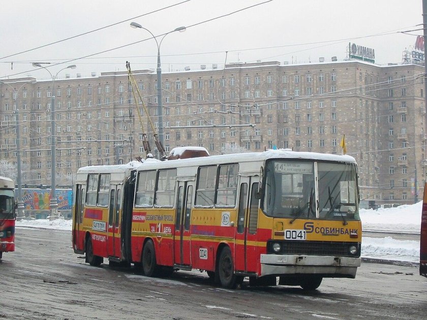 Троллейбус Икарус