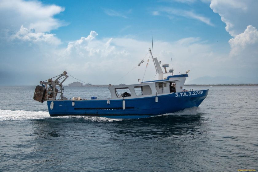Траулер Капитан Лобанов
