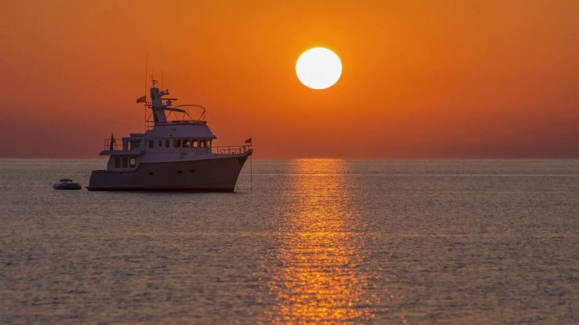 Корабль в море