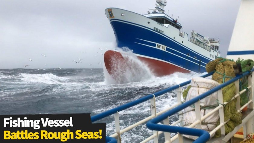 Траулер в шторм