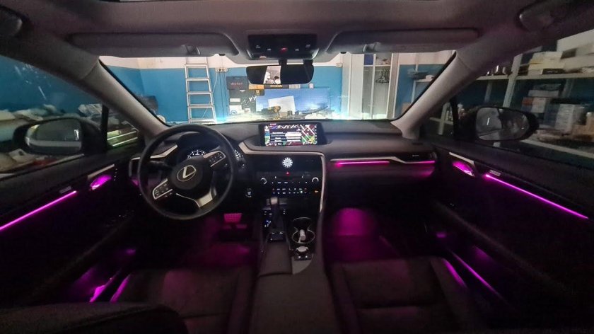 Освещение в автосалоне