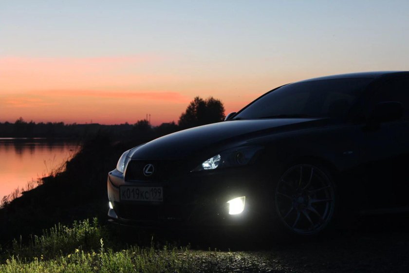 Лексус is 250 черный ночью