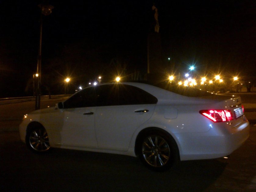 Лексус ЕС 250 белый