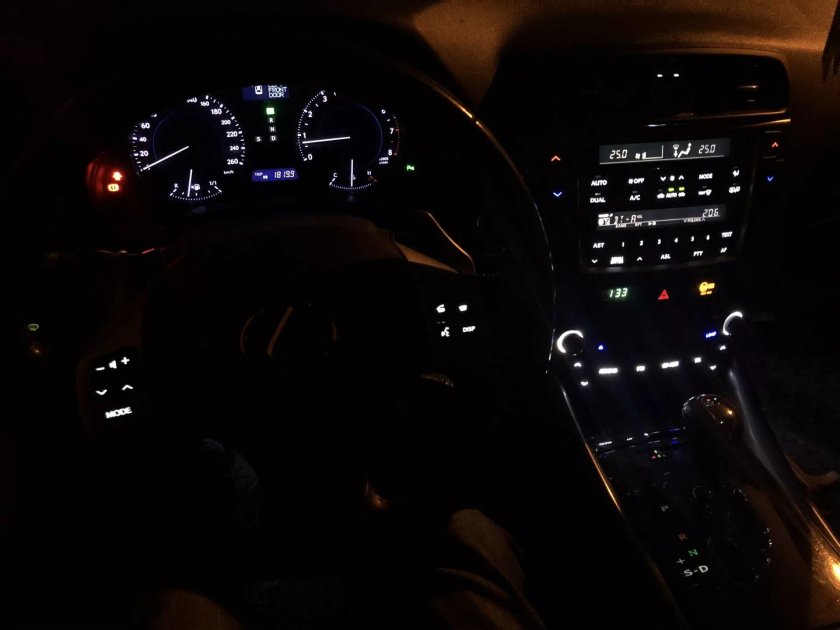 Пересвет салона Лексус ИС 250