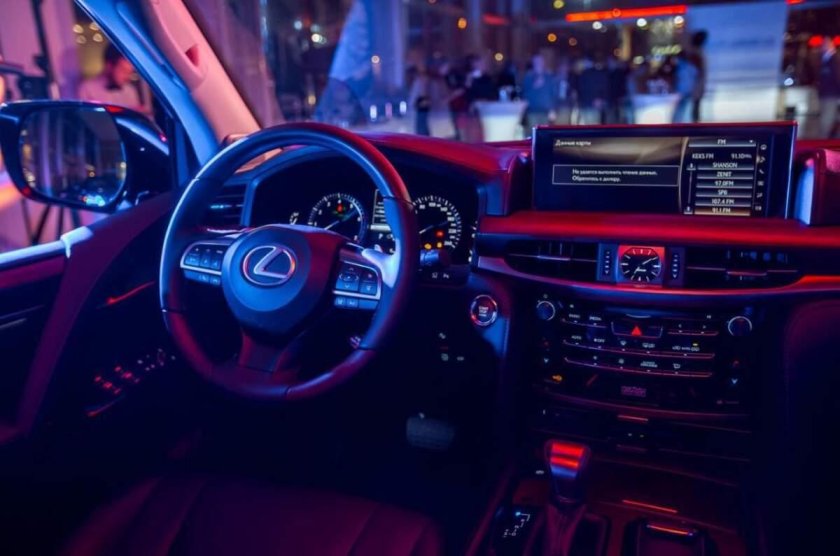 Lexus LX 570 салон ночью