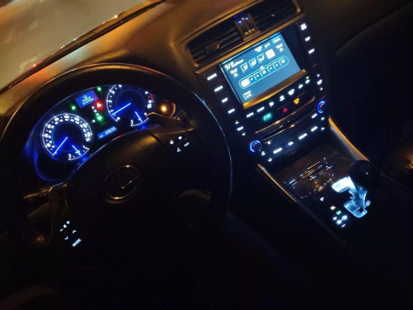 Салон ночью Лексус ИС 250