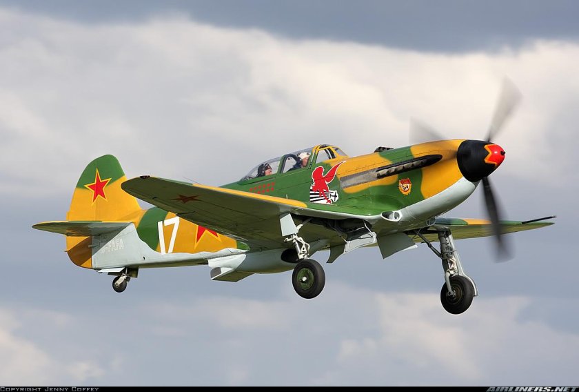 Самолет истребитель як 9