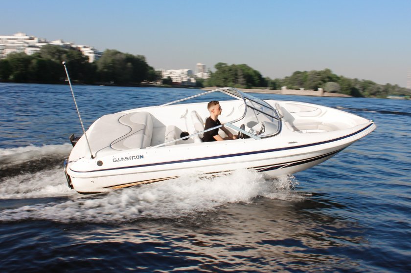 Прогулочный катер Glastron 175