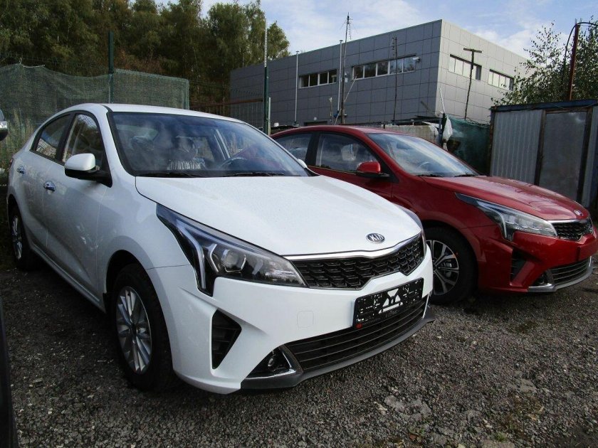 Kia Rio 2021 белый