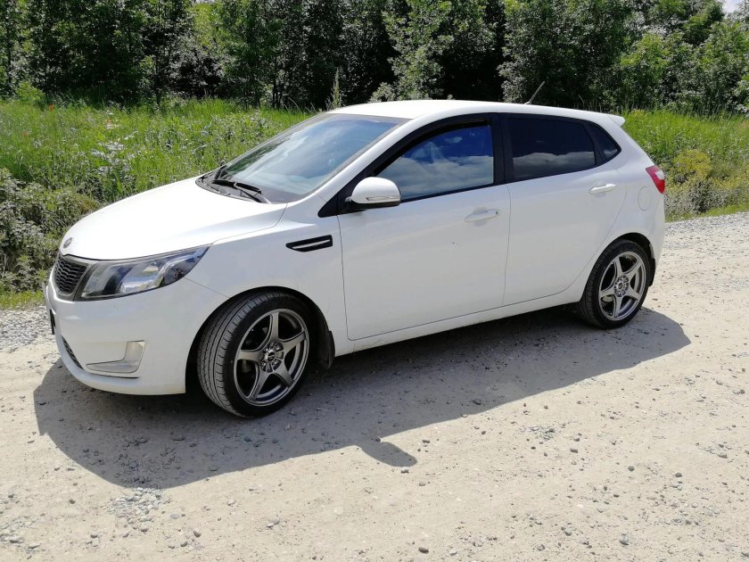 Kia Rio хэтчбек r16