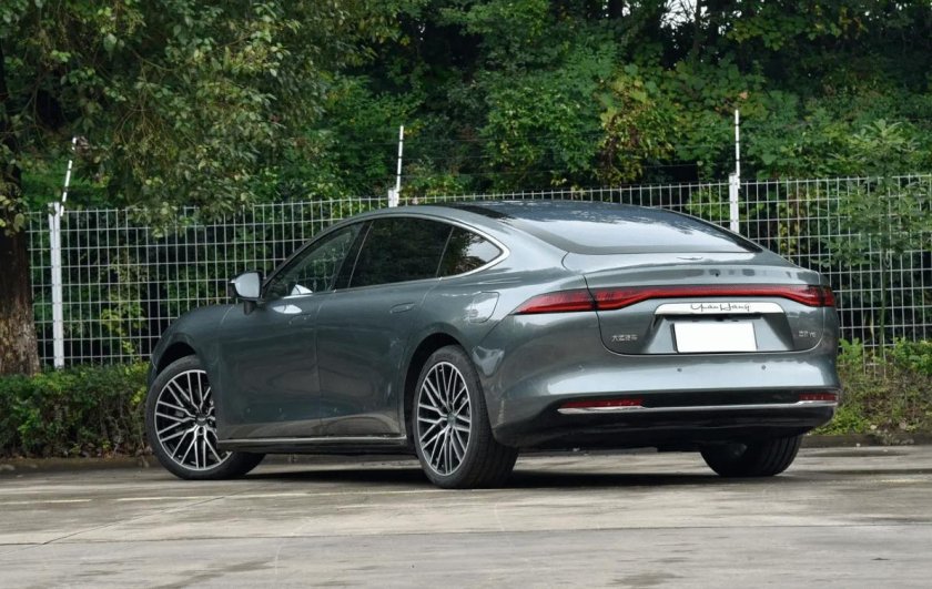 Электромобиль Yuanhang h8