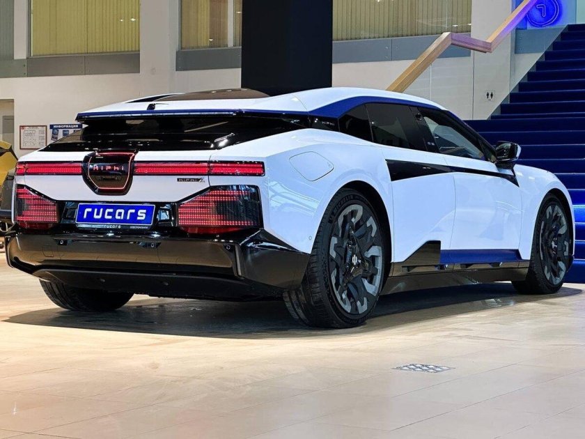 Hiphi z 2024 салон