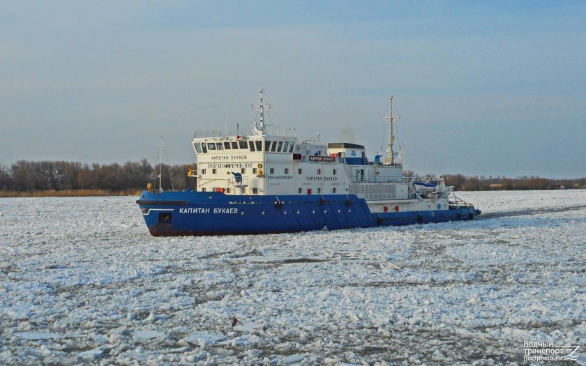 Ледокол Букаев