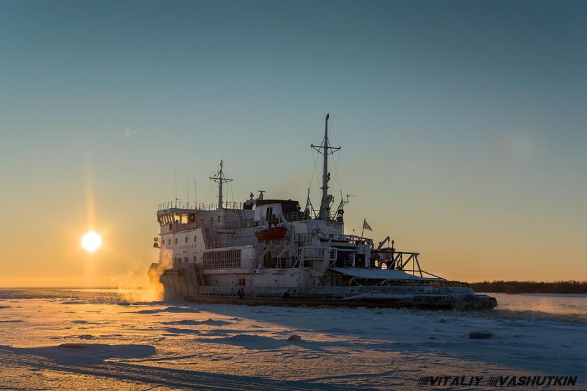 Капитан Чечкин ледокол