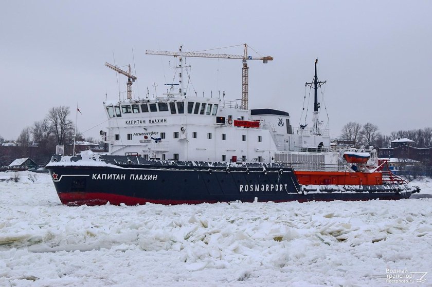 Ледокол Капитан Плахин