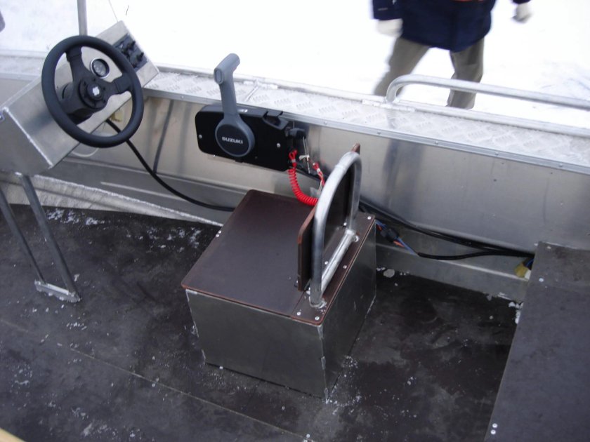 Вельбот 37 консоль рулевая