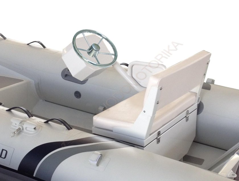 Лодка Баджер 420 рулевая консоль