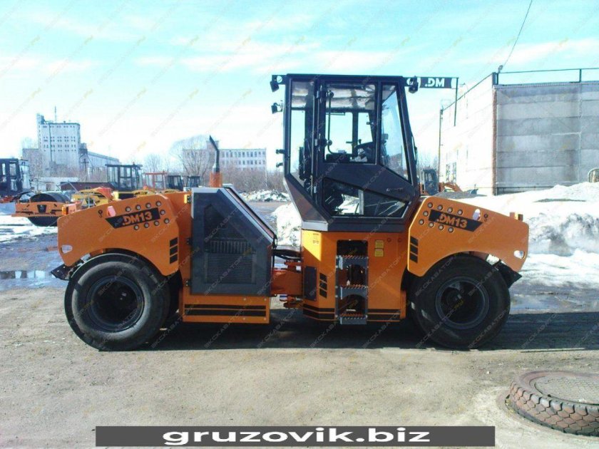 Каток пневмоколесный DM-13sp