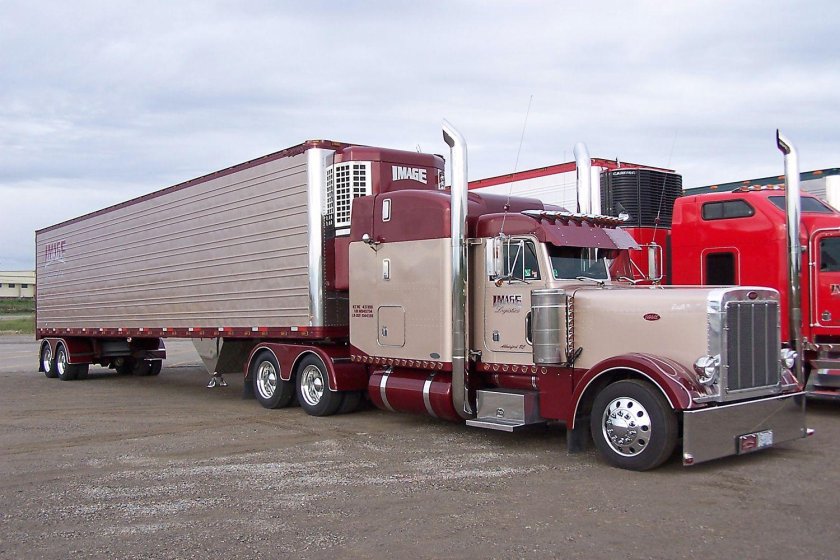 Грузовик Петербилт 379