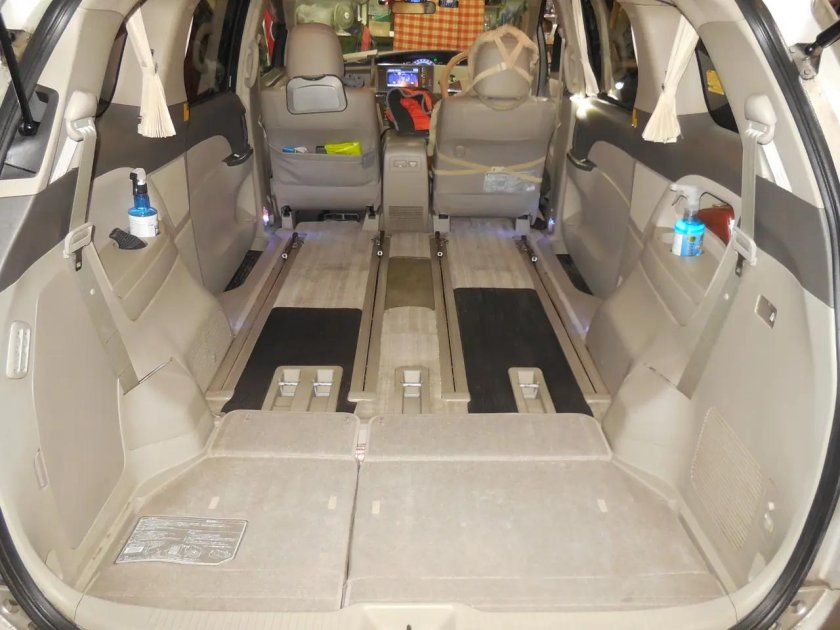 Toyota Estima габариты салона