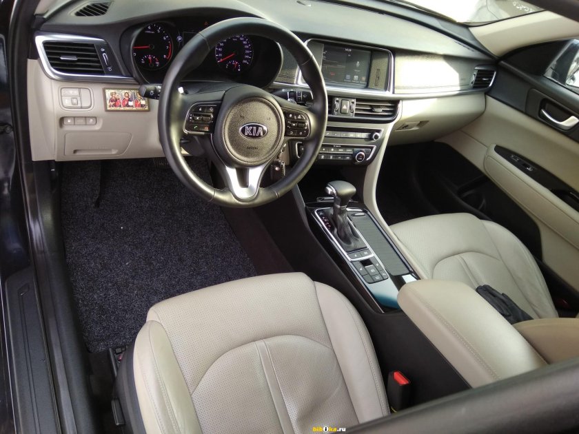 Kia Optima 2018 белый салон
