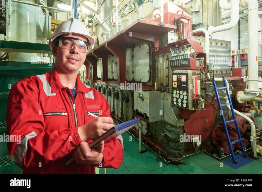 Механик на судне