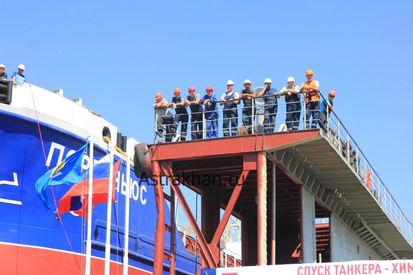 Судно порт Ньюс Астрахань