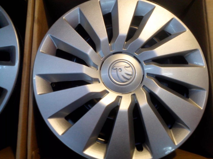 Колпаки на шкоду Рапид r15