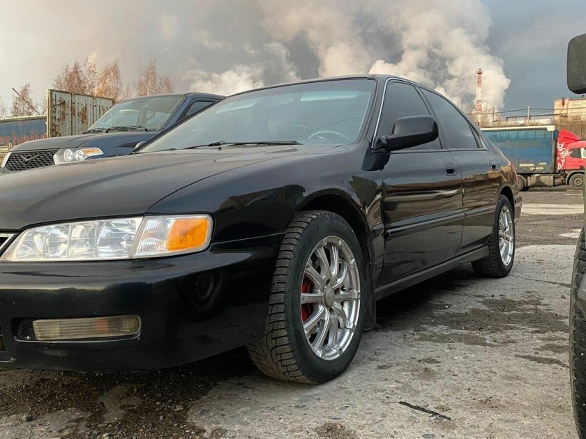 Хонда Аккорд Череповец красная