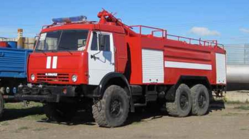 Пожарный КАМАЗ сбоку