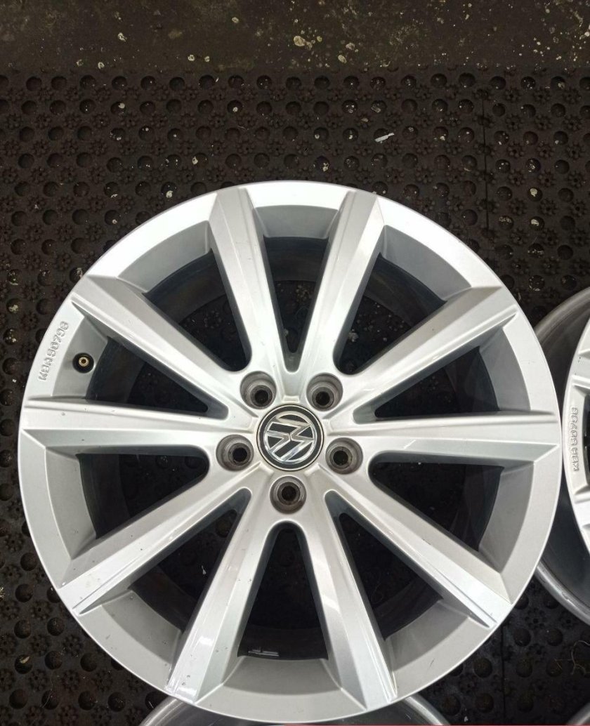 Митсубиси АСХ на 17 дисках