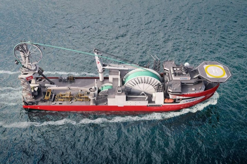 Судно кабелеукладчик