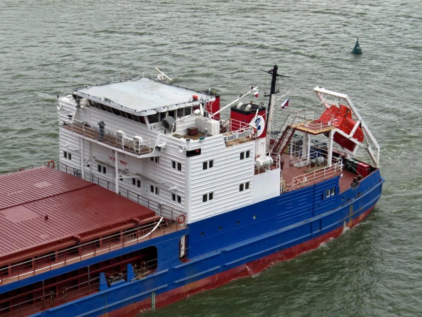 Баку Бриз судно