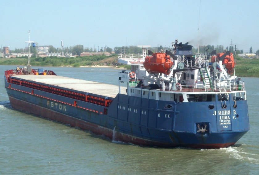 Лидия в судно Астон