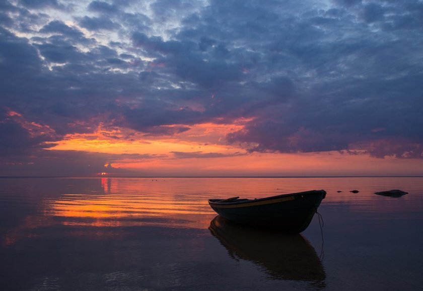 Одинокая лодка