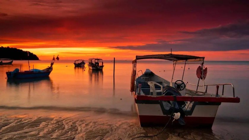 Яхта на закате