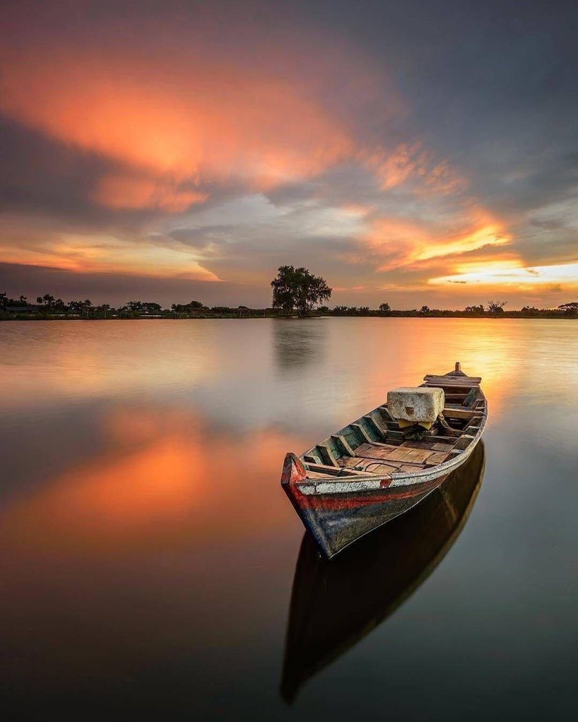 Лодка на воде