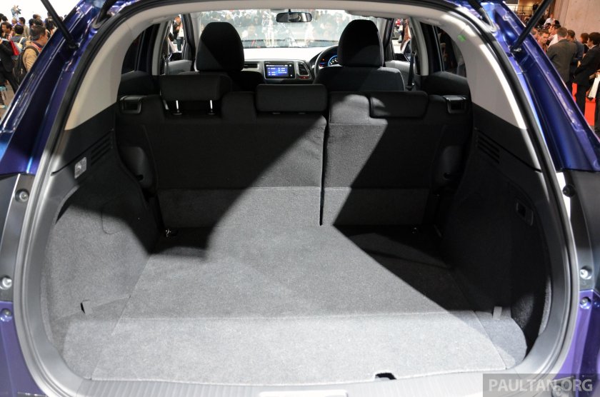 Honda Vezel салон багажник