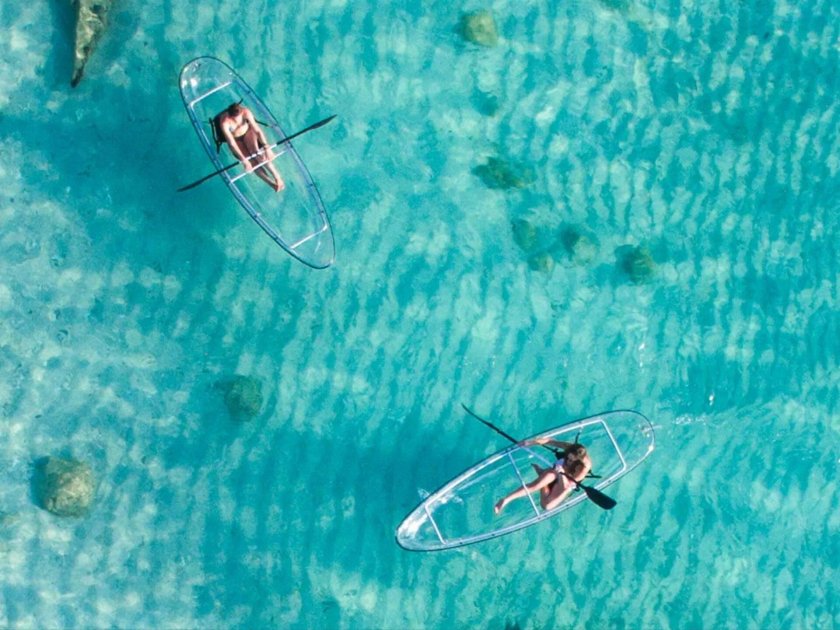 Прозрачная лодка на Мальдивах