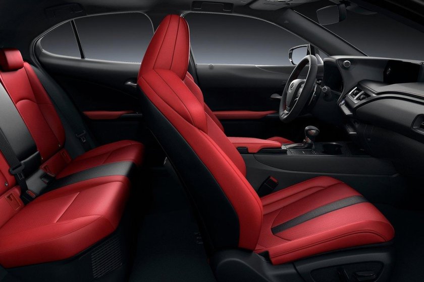 Lexus UX салон