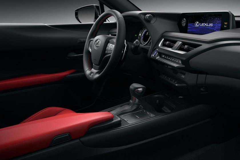 Lexus UX салон