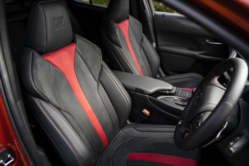 Лексус UX 250h салон