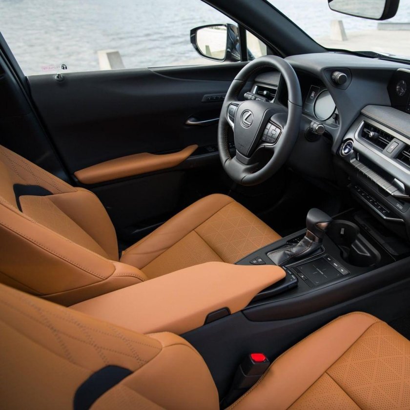 Lexus UX 200 салон