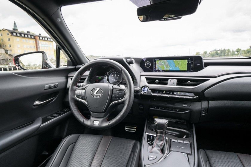 Lexus UX 200 салон